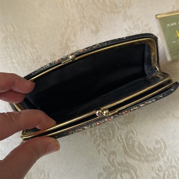 Baronet Fifth Avenue Fine Leathergoods vintage tapestry and leather wallet - Picture 6 of 14